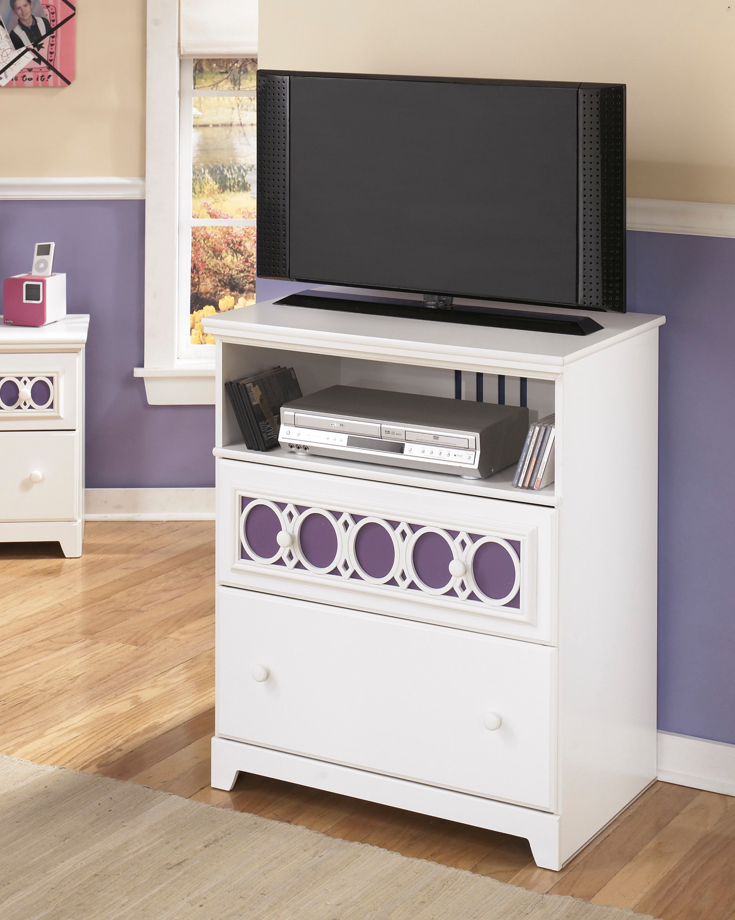 MicroD Media Chest B131-38