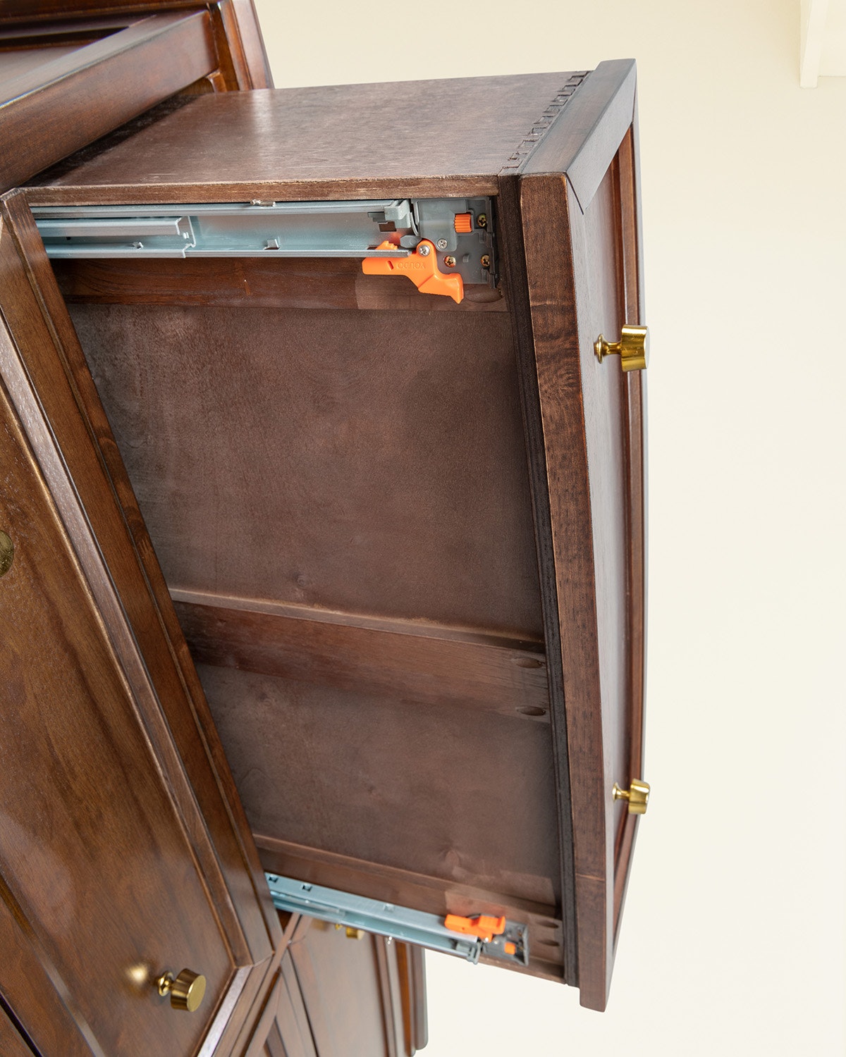 John Thomas 6-Drawer Chest in Cognac BD51-1906