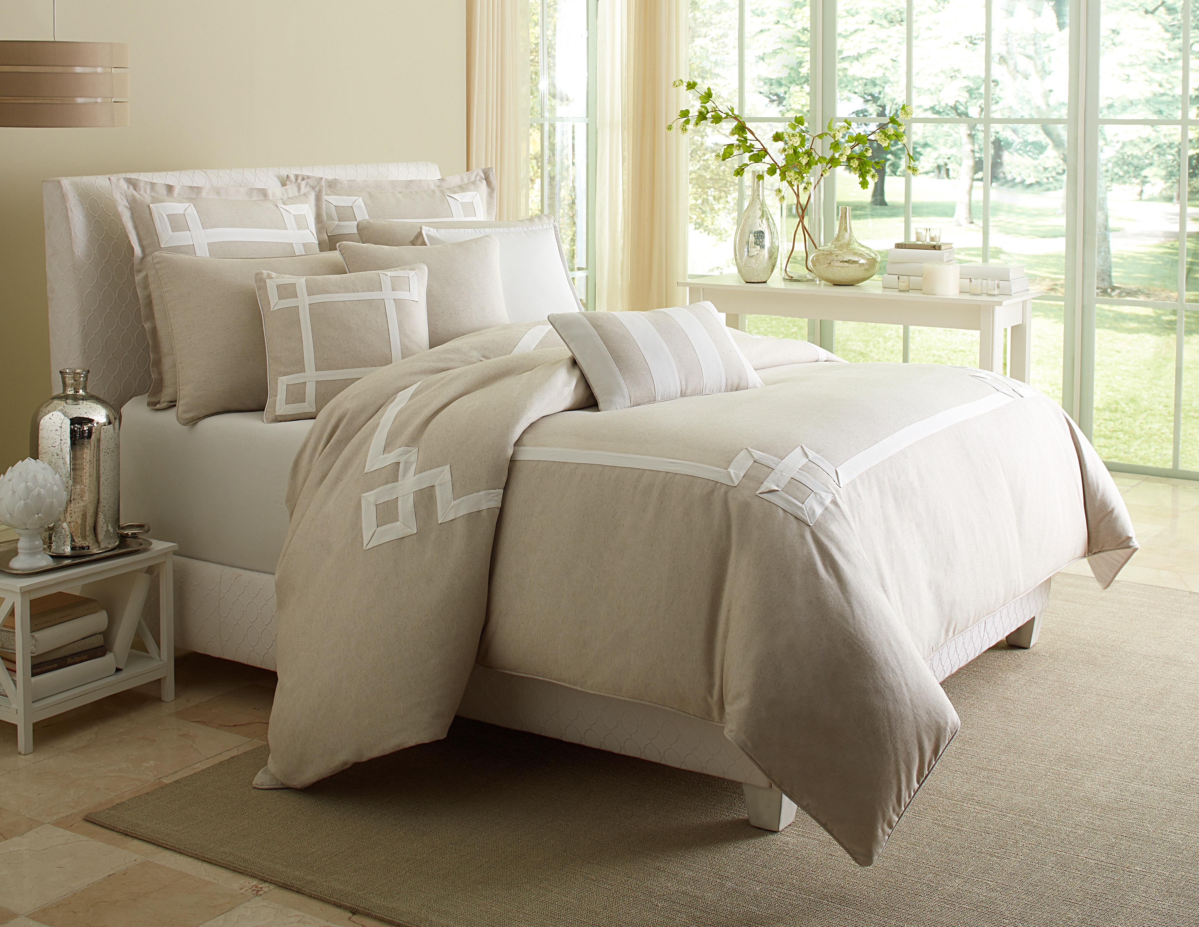 Michael Amini Comforter Set - 9-Piece Queen - Natural BCS-QS09-AVENU-NAT