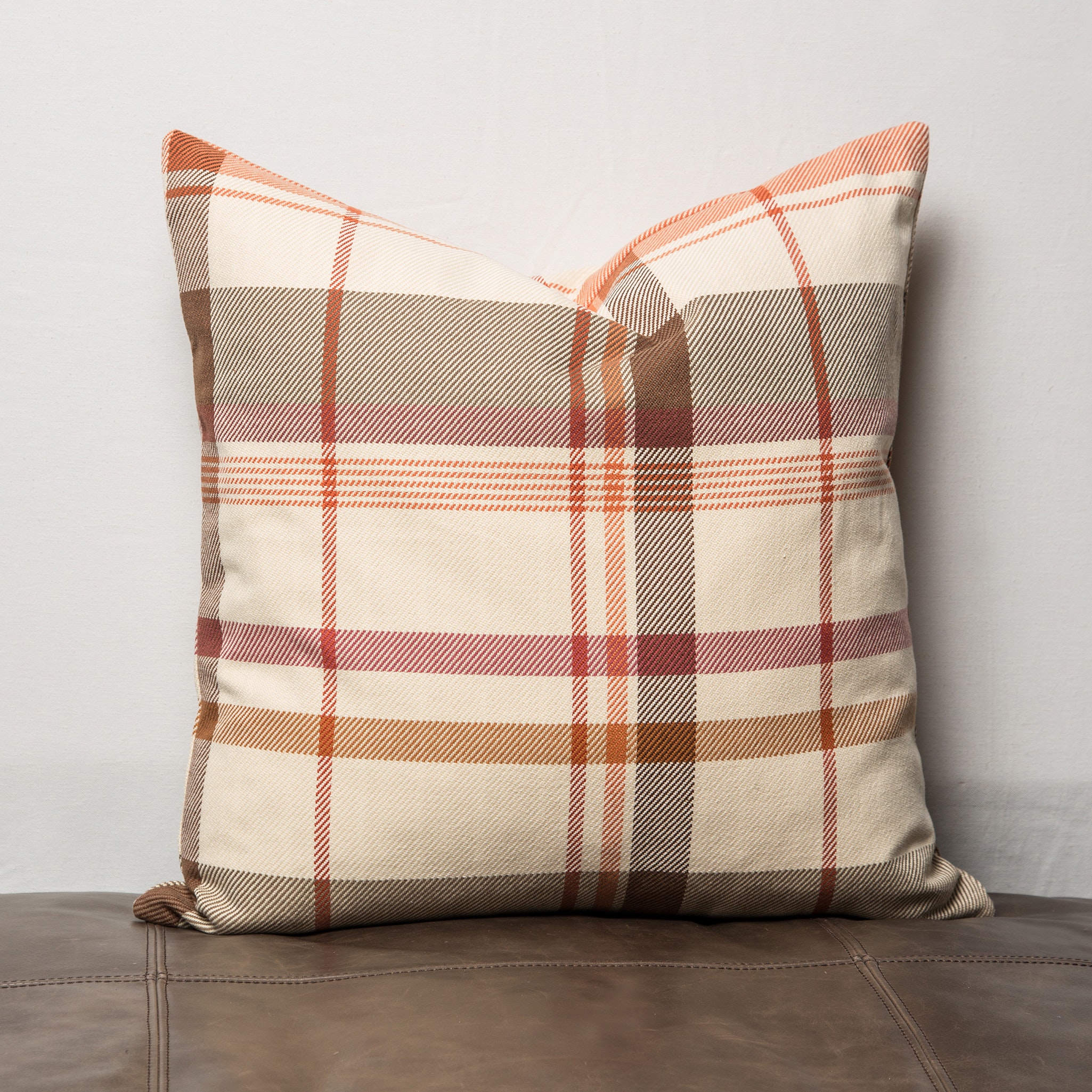 Michael Amini 22 in Square Pillow - Tangelo BCS-DP22-MCKNZ-TGO