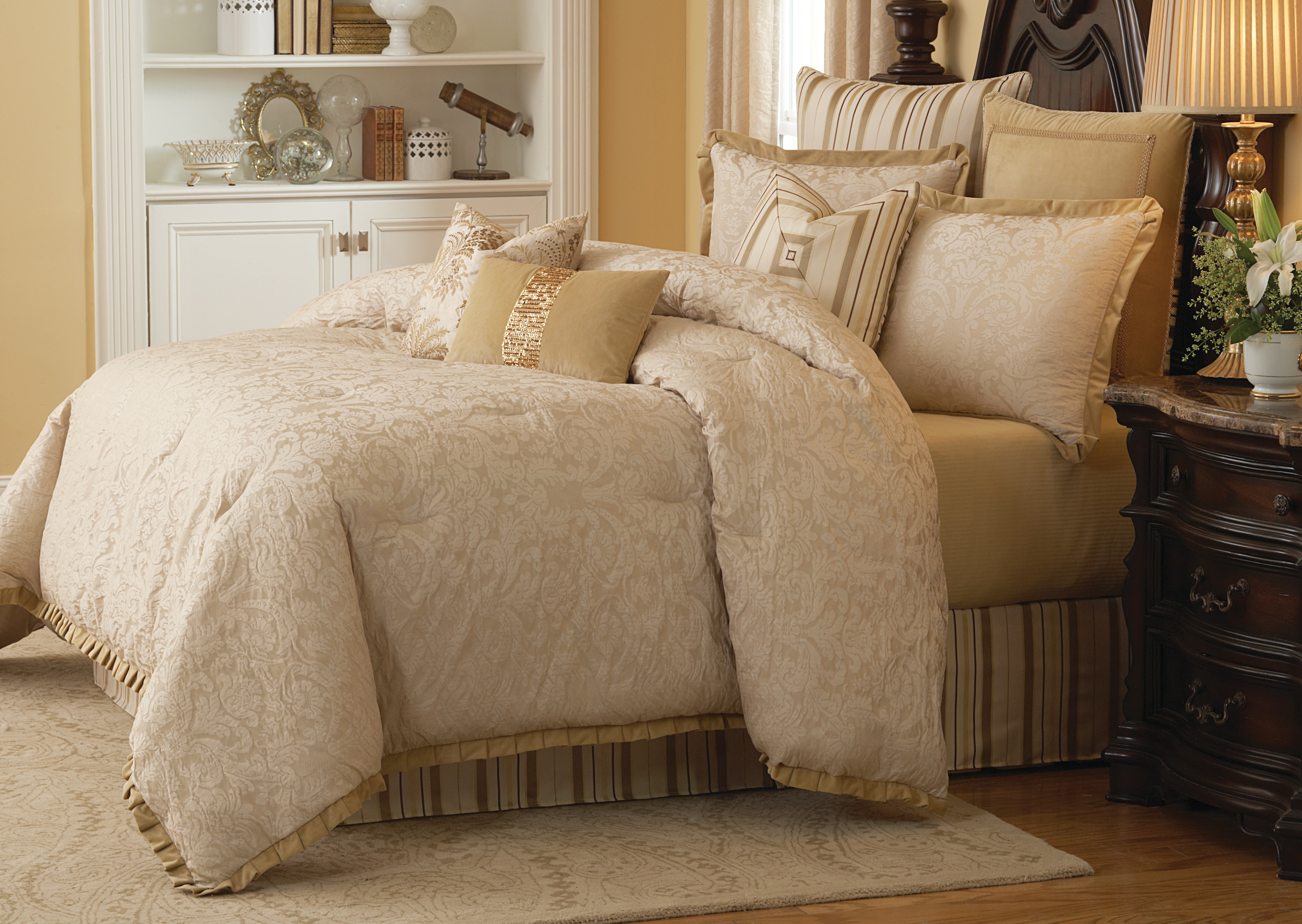 Michael Amini Comforter Set - 9-Piece Queen - Ivory BCS-QS09-CARLTON-IVY