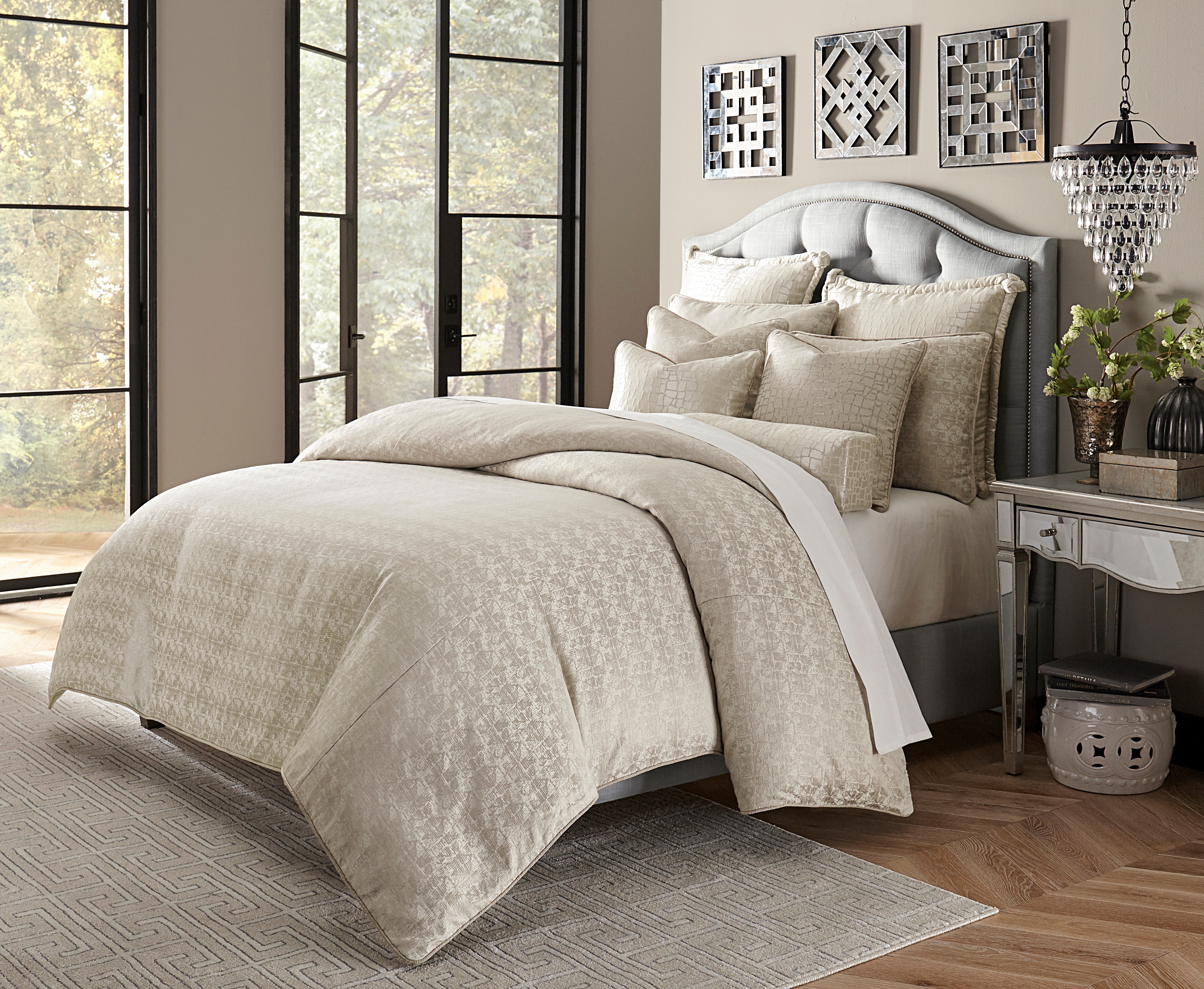 Michael Amini Comforter Set - 9-Piece Queen - Platinum BCS-QS09-CRLYL-PLTN