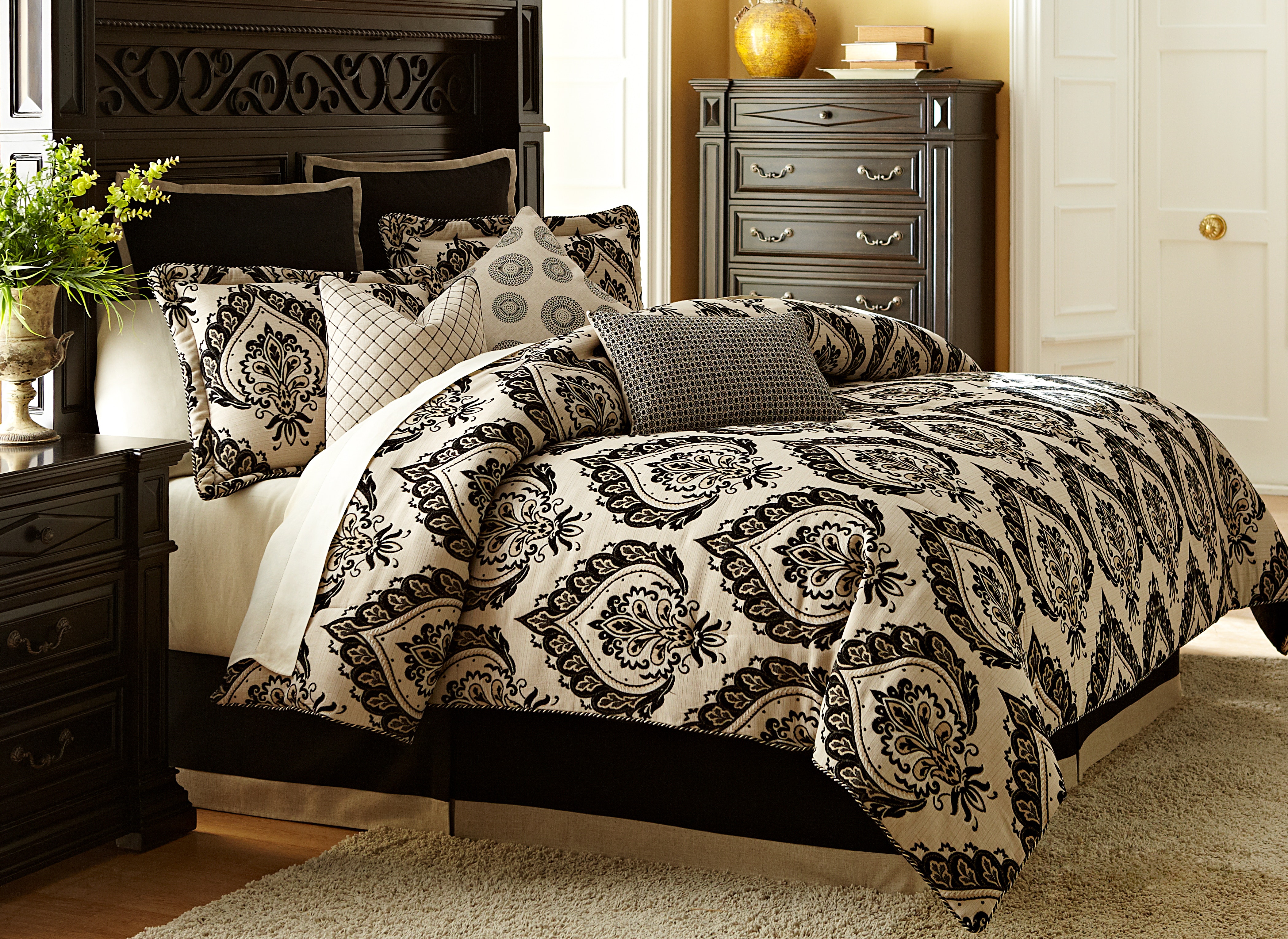 Michael Amini Comforter Set - 9-Piece Queen - Sand BCS-QS09-EQNOX-SAN