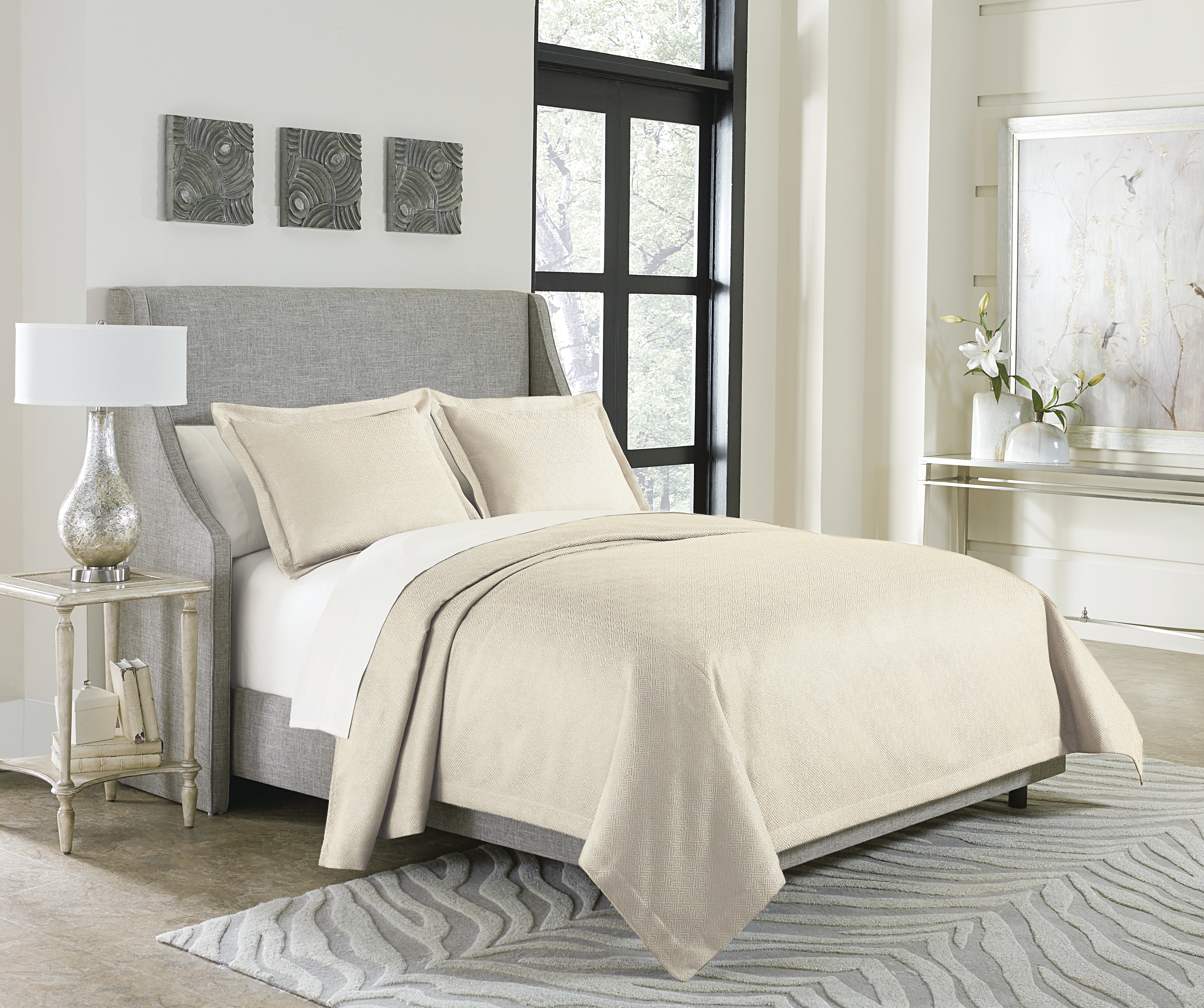Michael Amini Bed Throw Set - 3-Piece Queen - Pearl BCS-QBT3-PTNZA-PRL