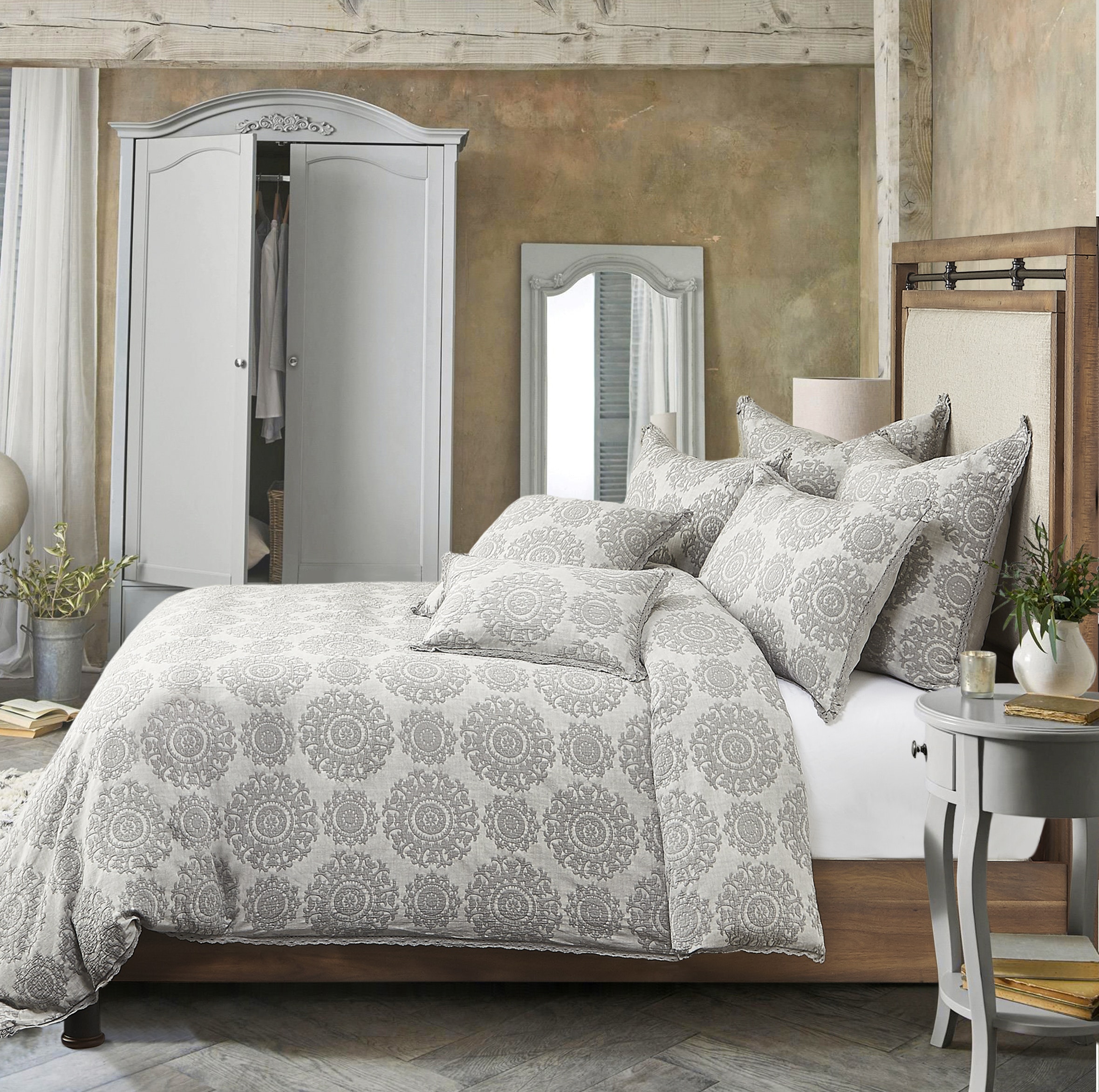 Michael Amini Duvet Set - 8-Piece King - Gray BCS-KD08-REGAN-GRY