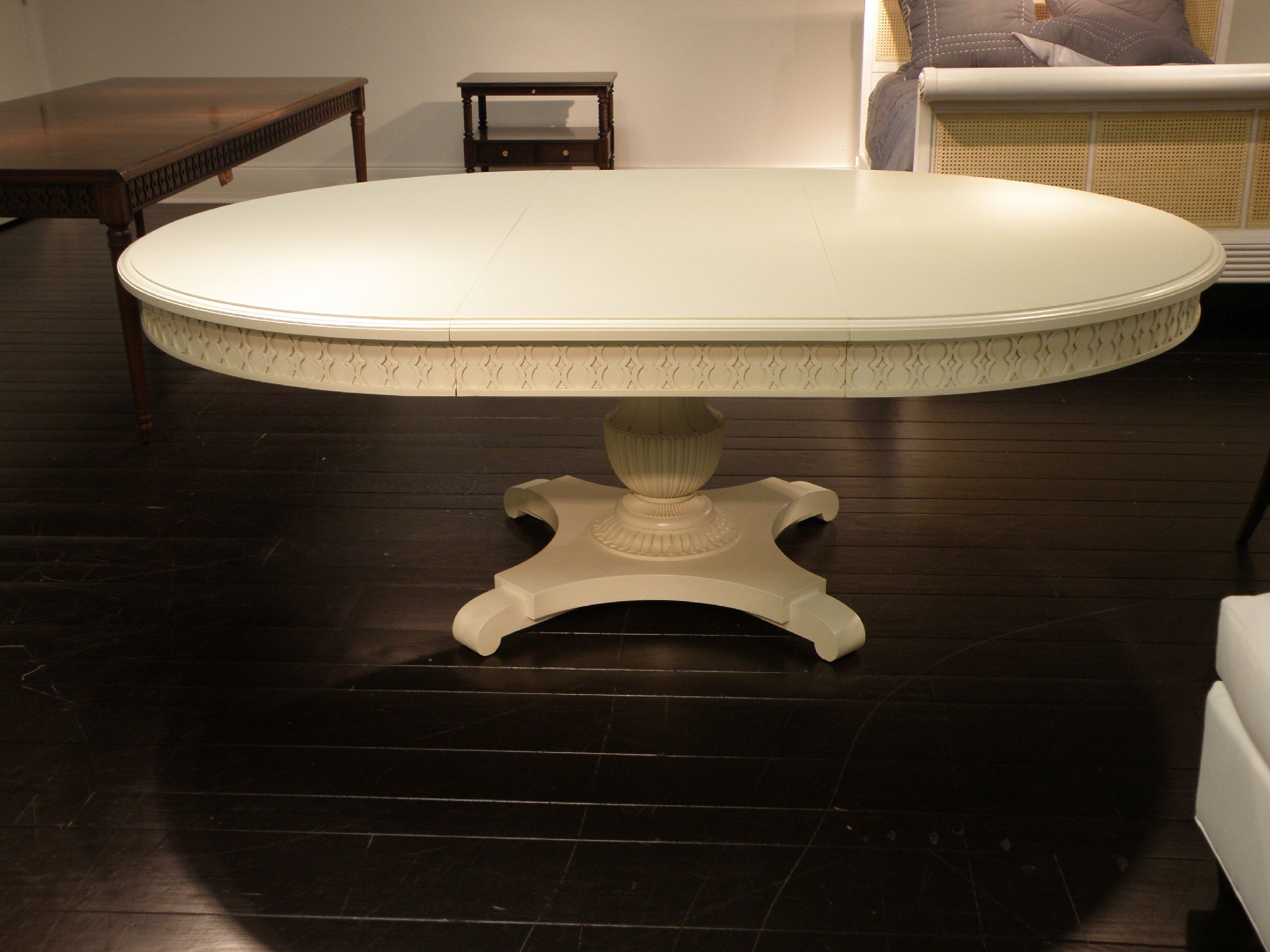 Hickory Chair Gustav Round Dining Table Top - Figure 8 Apron HC5341-40
